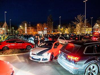 Forchheim: Hunderte treffen sich zu "Car-Freitag" - Tuner-Szene leitet Saison ein