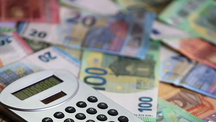 Diskussion über Haushalt 2025: Bezirk Oberfranken schlägt Alarm - "Explodierende Sozialkosten"