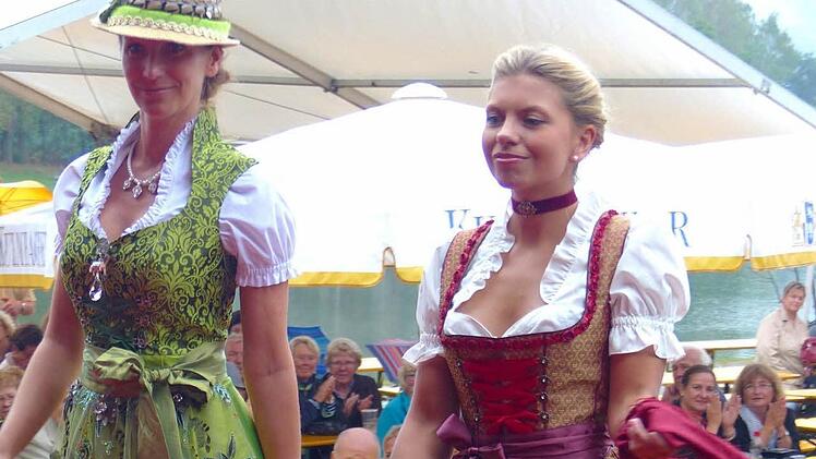 Fesche Madla und saubere Bub'n waren bei der Trachtenmodenschau zu sehen. Foto: Dieter Hübner