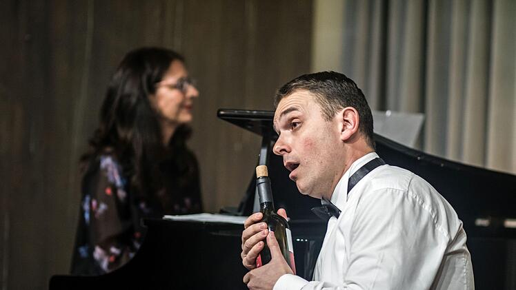 "Dein ist mein ganzes Herz": Antoinetta Bafas, Milen Bozhkov und Nina Andreeva gestalteten einen Opern- und Operettenabend bei "Leise am Markt" in Coburg.Foto: Jochen Berger