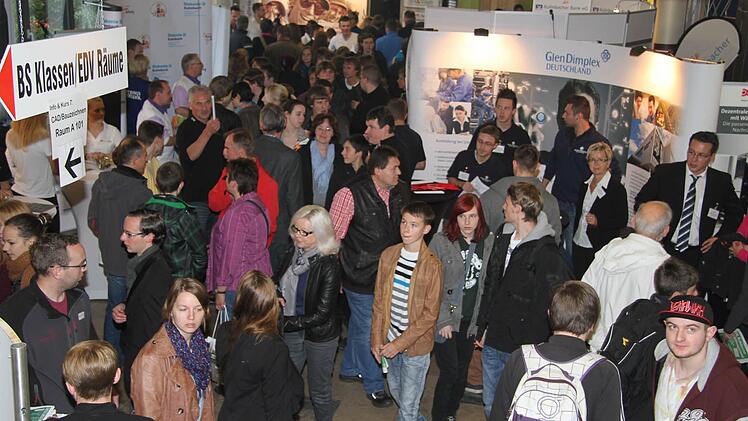 Bei der Ausbildungsmesse im Berufschulzentrum herrschte am Samstag ein großer Ansturm.
