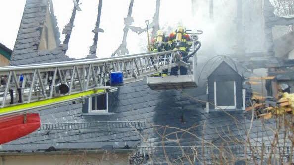 Auf 150 000 Euro Schaden wird der beim Feuer entstandene Sachschaden beziffert.  Fotos: Petra Malbrich