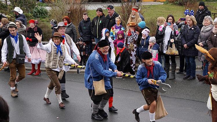 Da war wieder etliches geboten beim Faschingszug in Unteroberndorf.Foto: Johannes Michel