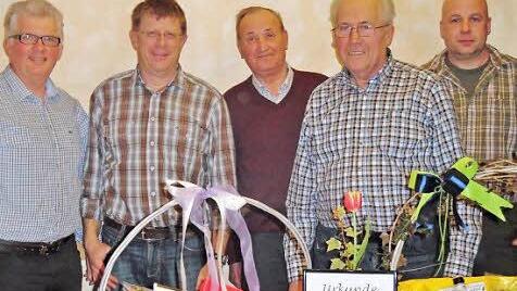 Veränderungen standen bei den Jagdgenossen Arnshausen an. Unser Foto zeigt (von links) Harald Wedler, Markus Brand, Walter Erhard, Rudolf Hein und Marco Weingärtner.  Foto: Michaela Atzler
