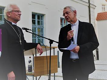 Ein Höhepunkt im Gedenkjahr war der Reformationsempfang des Dekanates Bamberg im Stephanshof. Für Dekan Hans-Martin Lechner (links) war die Mitwirkung von Erzbischof Ludwig Schick ein "starkes Zeichen ökumenischer Verbundenheit". Marion Krüger-Hundrup