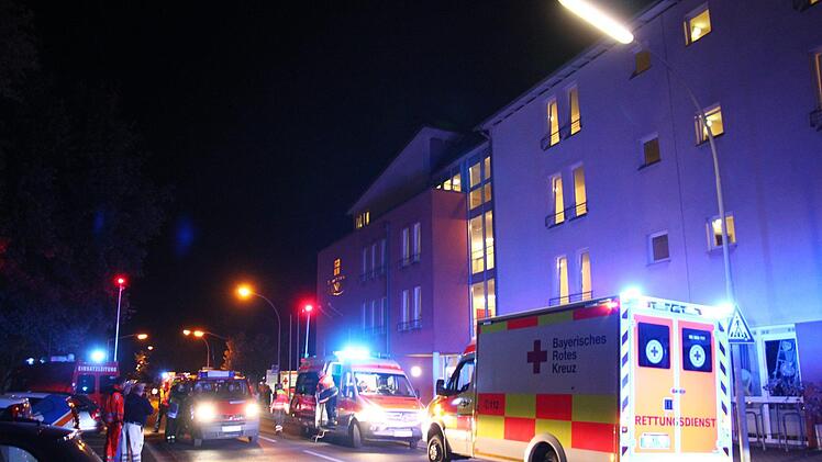Großeinsatz am Seniorenheim am Schwedensteg. Foto: Jürgen Gärtner