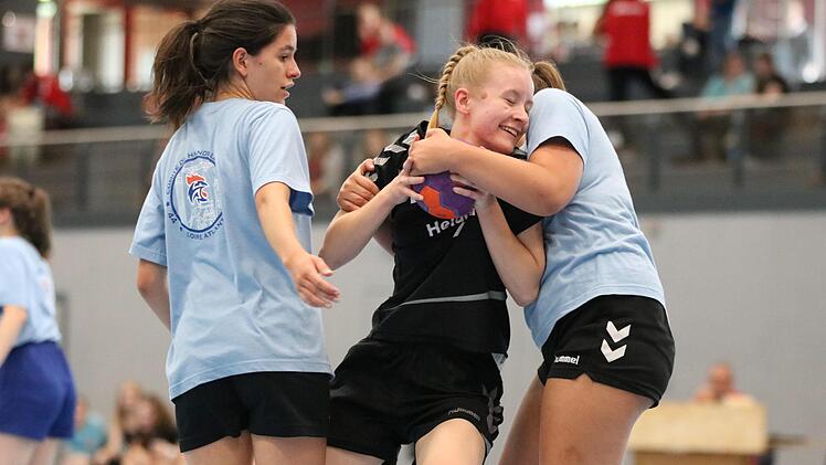Lieferten sich packende Duelle: Die Handballer aus dem französischen Ancenis und Bad Brückenau. Sebastian Schmitt
