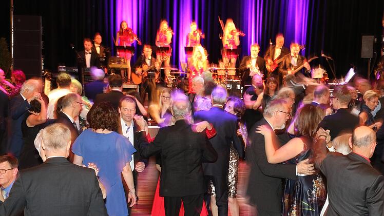 Impressionen vom Bürger- und Polizeiball, zu dem die Gewerkschaft der Polizei (GdP)  ins Kongresshaus Rosengarten eingeladen hatte. Desombre