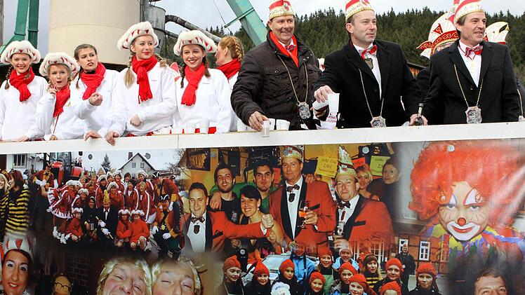 Mit großem Gerät rückte die Faschingsgesellschaft Kronach in Wallenfels an. Foto: Michael Wunder