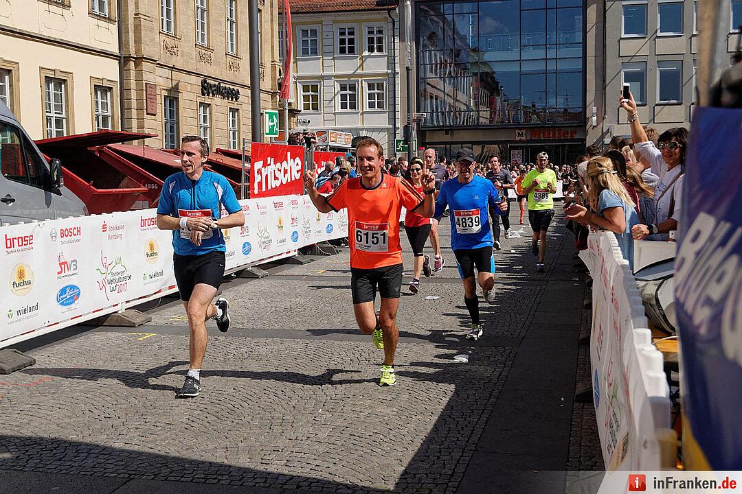 Weltkulturerbelauf 2017 in Bamberg: Der Zieleinlauf am Maxplatz