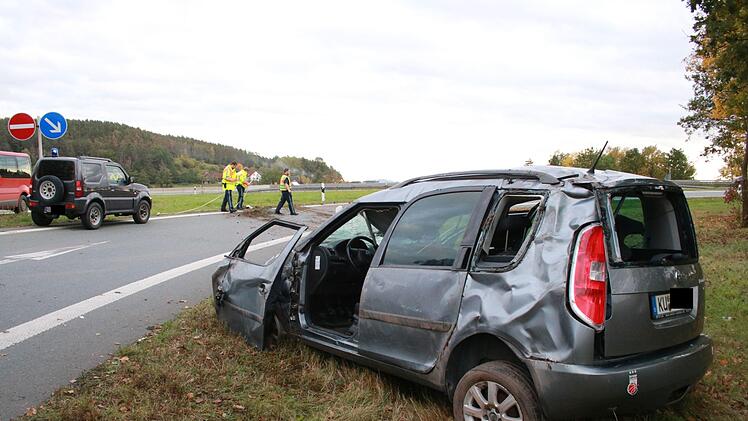 Unfall an der Autobahnanschlussstelle Neudrossenfeld. Foto: Jürgen Gärtner
