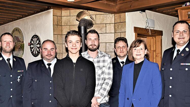 Neue Kameraden wie Timm Sterzer und Nils Ramming (3. und 4. v. l.) konnten für den aktiven Dienst verpflichtet werden.