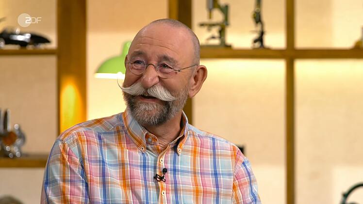 Angesichts eines witzigen Mitbringels der Verkäufer konnte Horst Lichter bei "Bares für Rares" kaum an sich halten.