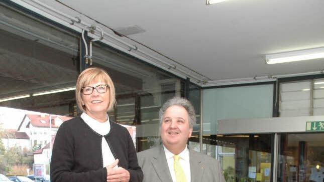 Da muss auch Carl-Christian Dressel aufschauen: Barbara Kammerscheid bei der Eröffnungsrede.