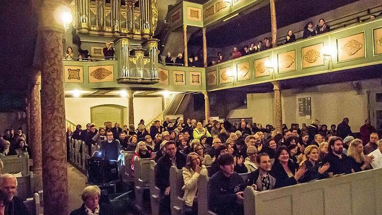 Reichlich Applaus gab es am Ende von den zahlreichen Zuhörern: "Church Rocks" in der Coburger Heilig-Kreuz-KircheFoto: Jochen Berger