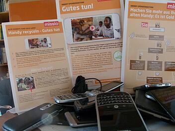 Handys recyceln und Gutes tun: Dazu rief die Sammelaktion in den Bamberger Kirchen auf.  Foto: Marion Krüger-Hundrup