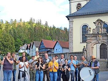 Der Musikverein Glosberg er&ouml;ffnete mit seinen St&auml;ndela die Kerwa in Glosberg und gestaltete musikalisch das von Freiwilligen Feuerwehr und dem F&ouml;rderverein Kindergarten Gundelsdorf organisierte und zusammengestellte Festprogramm aus.