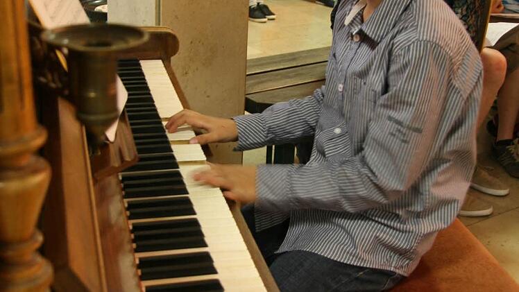 Louis Strenglein hatte die berühmte "Ballade pour Adeline" als Vortragsstück ausgesucht und brachte die Zuhörer zum Träumen.