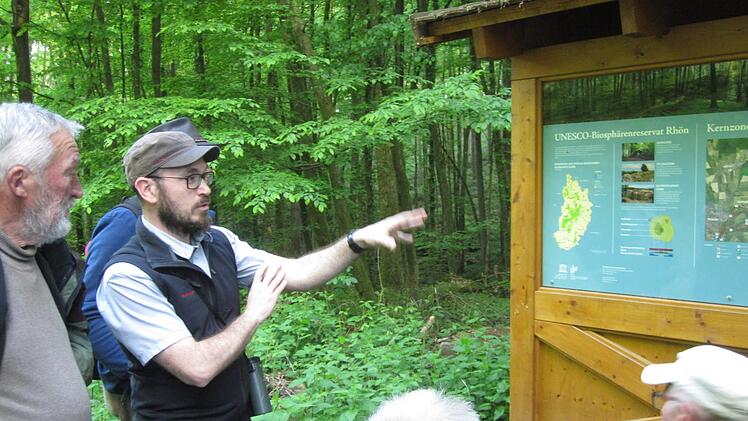 Dr. Tobias Gerlach (Foto), Biologe von der Verwaltungsstelle des  Biosphärenreservats Rhön, informierte  über die Bedeutung der Kernzonen. Oswald Türbl