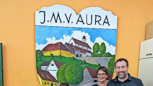 Von links nach rechts: Karlotta Sauer, Max Erhard, Jonathan Erhard, Anika Wellhöfer, Ausbilderin Eva-Maria Schaub und Vorstand Johannes Hammerl.