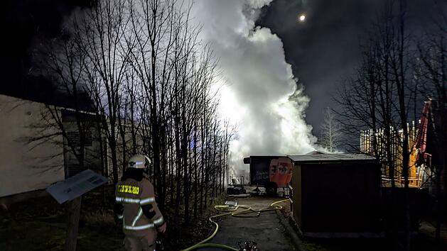 Brand an Bayreuther Kulturkiosk - besorgte Passanten w&auml;hlen Notruf
