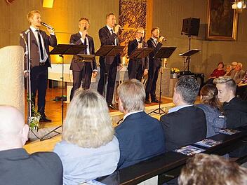 Das Kirchenkonzert der "Stimmen der Berge" - (von links) Daniel Hinterberger, Thomas A. Gruber, Benjamin Grund, Stephan Schlögl und Simon Käsbauer  - wurde für das Publikum zu einem bleibenden Erlebnis.Heike Schülein