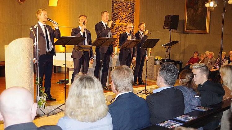 Das Kirchenkonzert der "Stimmen der Berge" - (von links) Daniel Hinterberger, Thomas A. Gruber, Benjamin Grund, Stephan Schlögl und Simon Käsbauer  - wurde für das Publikum zu einem bleibenden Erlebnis.Heike Schülein