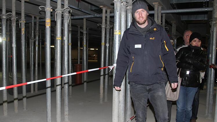 Stahlstützen stehen in der Tiefgarage nur noch unter der Behelfsstraße über den Zentralparkplatz.  Foto: Sonny Adam