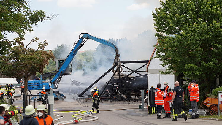 Lagerhalle bei Brand vollständig zerstört