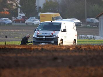 Fürth: Landwirt entdeckt Panzergranate auf Feld - "kann zu lautem Knall kommen"