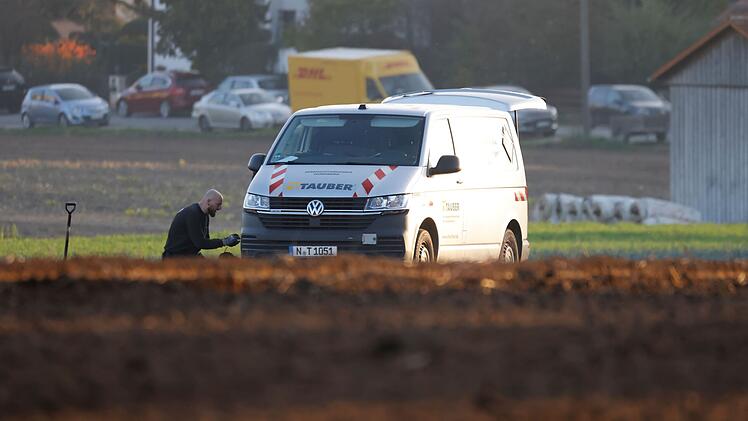 Fürth: Landwirt entdeckt Panzergranate auf Feld - "kann zu lautem Knall kommen"