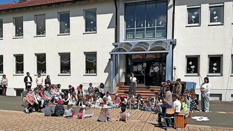 Zum Schulfest wurden alle Kinder und Besucher begr&uuml;&szlig;t.
