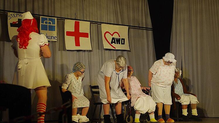 Die Gruppe "Altenheim" zeigte Sparmaßnahmen der Pflegestufe III auf.  Foto: Heike Schülein