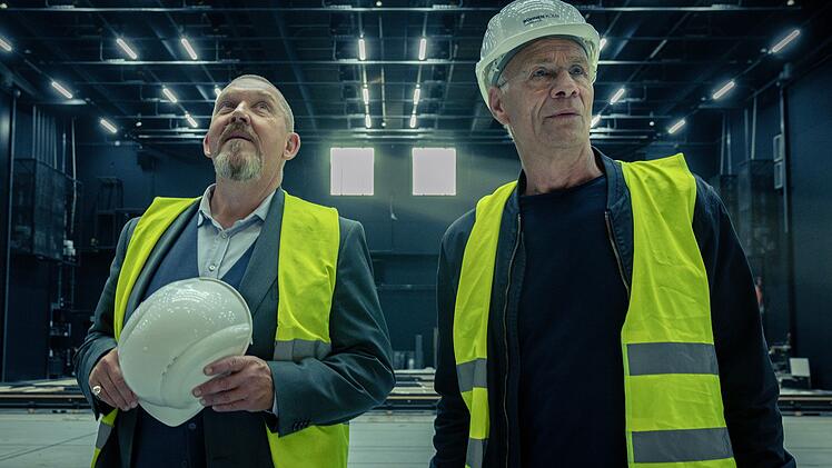 F&uuml;r Kommissar und Opernfan Freddy Schenk (Dietmar B&auml;r, links) geht ein Traum in Erf&uuml;llung. Wegen eines Mordes an der K&ouml;lner Oper ermittelt er mit dem Kollegen Max Ballauf (Klaus J. Behrendt) hinter den Kulissen der Spielst&auml;tte. Der "Tatort: Die Sch&ouml;pfung" nutzt - wieder einmal - eine spektakul&auml;re K&ouml;lner Location.