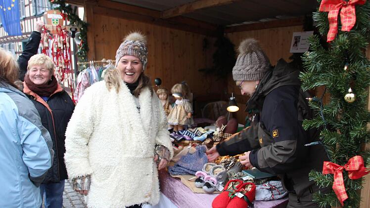 Arbeiten aus eigener Fertigung sorgten für gute Laune beim Weihnachtsmarkt.