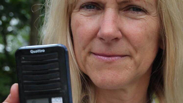Notfallseelsorgerin Ulrike Werner mit dem Piepser in Bereitschaft. Foto: Oswald
