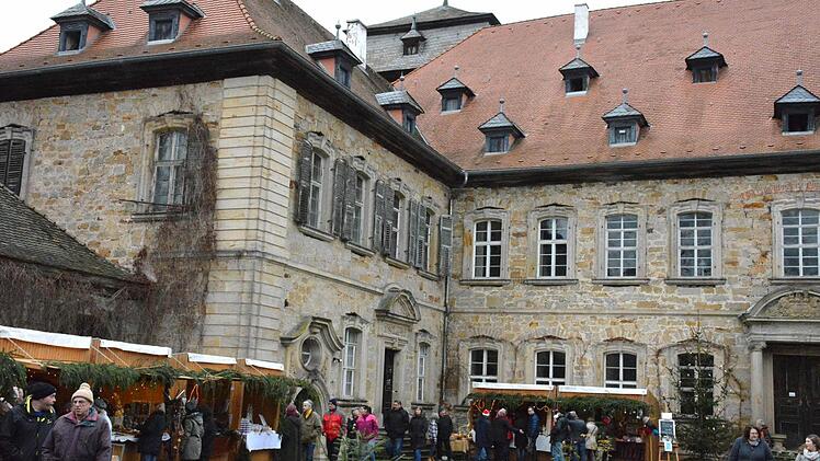 Die Stände boten manches für das Weihnachtsfest. Foto: Schmidt