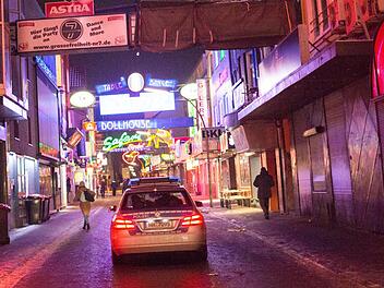 Im Hamburger Rotlichtviertel wurde ein Bad Kissinger auf der Suche nach einem Auftragskiller fündig. Doch der führte den Auftrag nicht aus, sondern verriet seinen Auftraggeber an die Polizei.  Foto: Christian Charisius, dpa