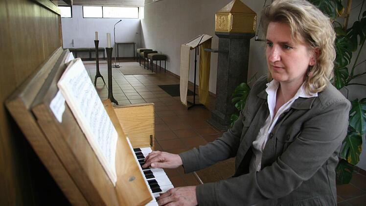 Doris Leithner-Bisani feiert schon ihr 25-jähriges Orgeljubiläum. Die Musik ist für sie ein Ausgleich zum Lehrer- und Bürgemeisterjob. Foto: Sonja Adam