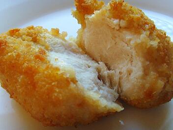 Sieht lecker aus, doch die Testergebnisse zu Chicken-Nuggets verderben einem ganz schön den Appetit. Symbolbild: Pixabay