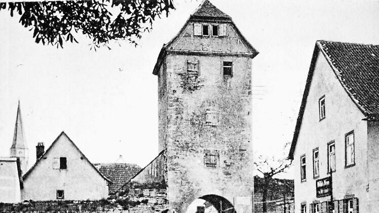 Das Untere Tor stand am nördlichen Ausgang der Stadt. Am 21. April 1945 wurde es von den Amerikanern gesprengt.  Foto: Stadtarchiv Münnerstadt