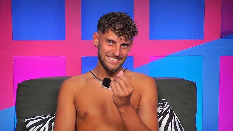 Hier zeigt Kevin deutlich, um was es ihm bei "Make Love, Fake Love" wirklich geht