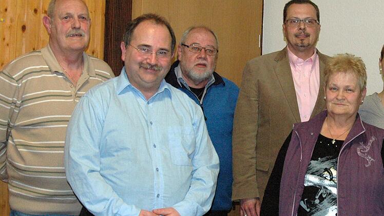 Die Führungsmannschaft des CSU-Ortsverbandes in Wildflecken Schriftführer Johannes Schüßler, Ortsvorsitzender Bodo Wachsmann, Beisitzer Karl-Josef Bläser, Marktgemeinderat Peter Nietsch (Stellvertreter), Kreisdelegierte Roswitha Reder, Schatzmeisterin Barbara Gutmann, Beisitzer Adolf Kreuzpaintner und Kreisrat Walter Gutmann (Stellvertreter und Kreisdelegierter). Fotos: Sebastian Schmitt-Mathea