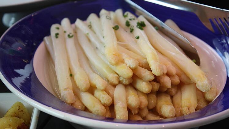 Zur Zeit ist Spargel angesagt.  Foto: Robert Huger