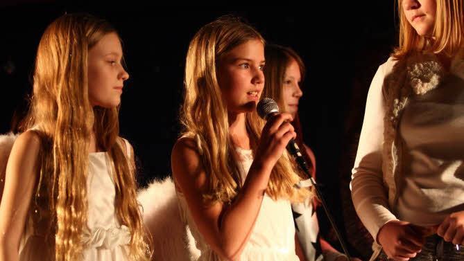 Die Klasse 6c mit "Dezemberträumen" Foto: Katja Nauer