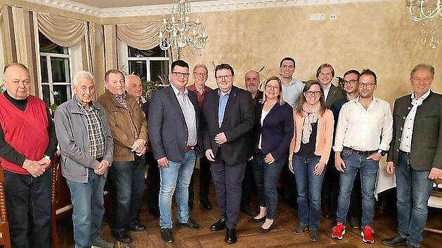 Die neu gewählte Führung der CSU Steinbach mit Gästen, von links: Kurt Ziermann, Hans Neubauer, Gottfried Schirmer, 1. Vorsitzender Markus Schulz, Walter Schorn, Kreisvorsitzender Bernd Liebhardt, Lutz Treuner, Kreis- und Gemeinderätin Angela Wieg...