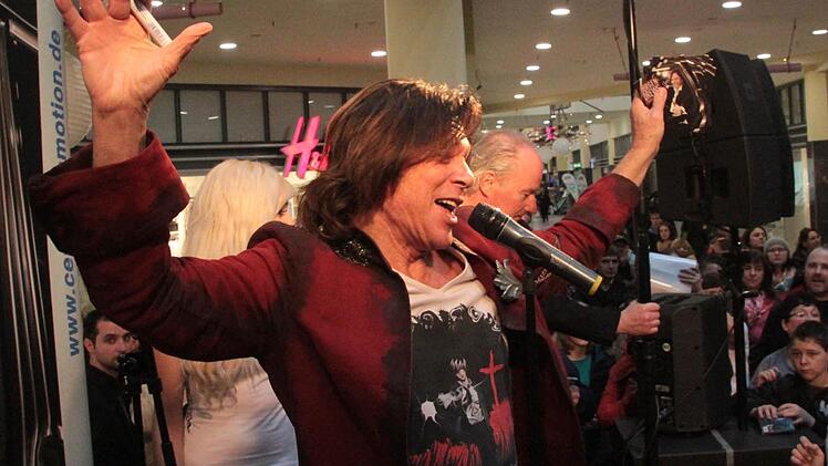 Jürgen Drews am Dienstagabend bei seinem Auftritt im Einkaufszentrum Fritz. Foto: Jürgen Gärtner