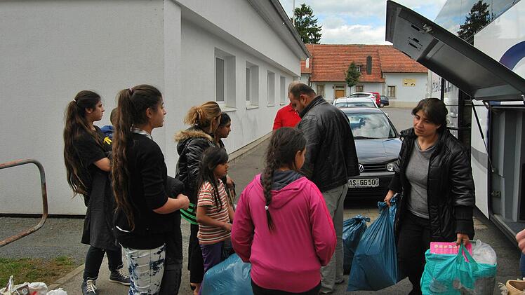 Im Juni 2014 ist die Familie Abbas mit ein paar Müllsäcken in Hofheim angekommen. Von den Nachbarn in der Landgerichtstraß werden sie vollkommen akzeptiert.  Foto: Johanna Eckert