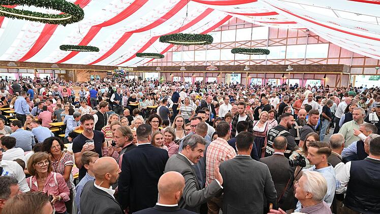 Das Bierfest 2022 hat begonnen. Foto: Ronald Rinklef
