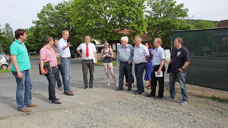 Die Zufahrt zum Hallenbad-Neubau erfolgt nun von der Georg-Nadler-Straße her. Foto: Ralf Kestel